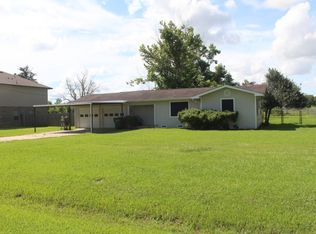 1117 Hoelewyn Dr, Angleton, TX 77515