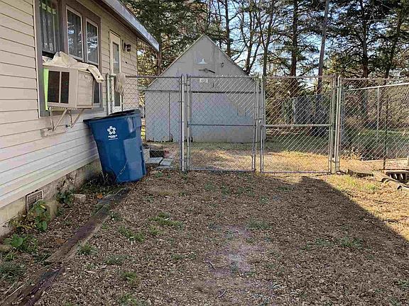 4th image of 621 W Lincoln St