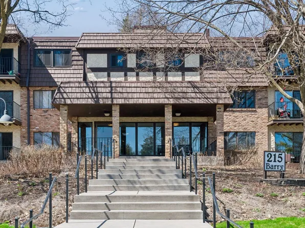 215 Barry Ave S APT 202, Wayzata, MN 55391