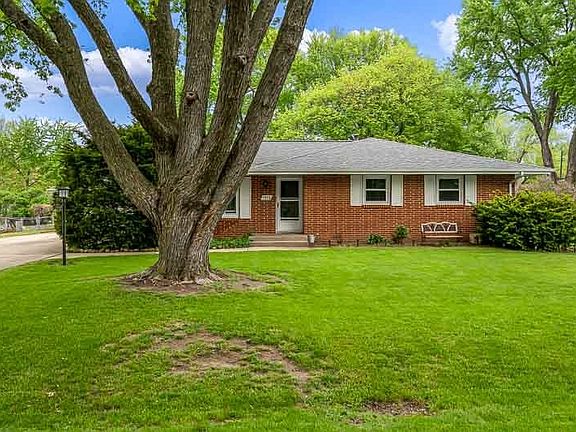 2nd image of 1408 Lilac Ln