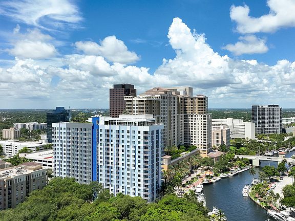 High Rise luxury rental apartments overlooking the New River in Fort Lauderdale, Florida near Las Olas Blvd.