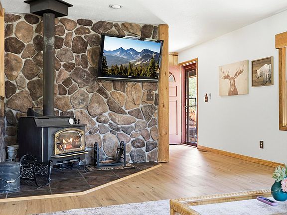2nd image of 428 Rustic Rd