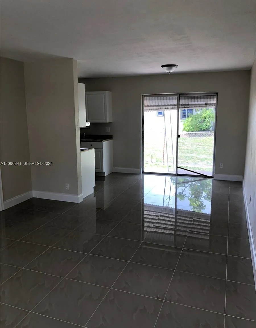 Coronet Hall Condo — Photo 2