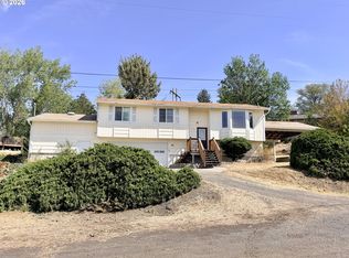 26 NE Nelson Dr, Pendleton, OR 97801