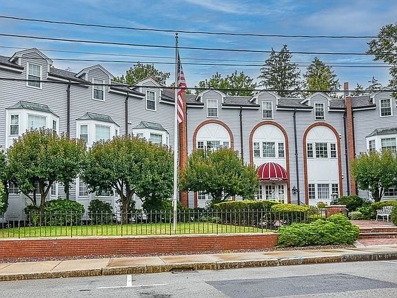 4th image of 785 Washington St APT 202