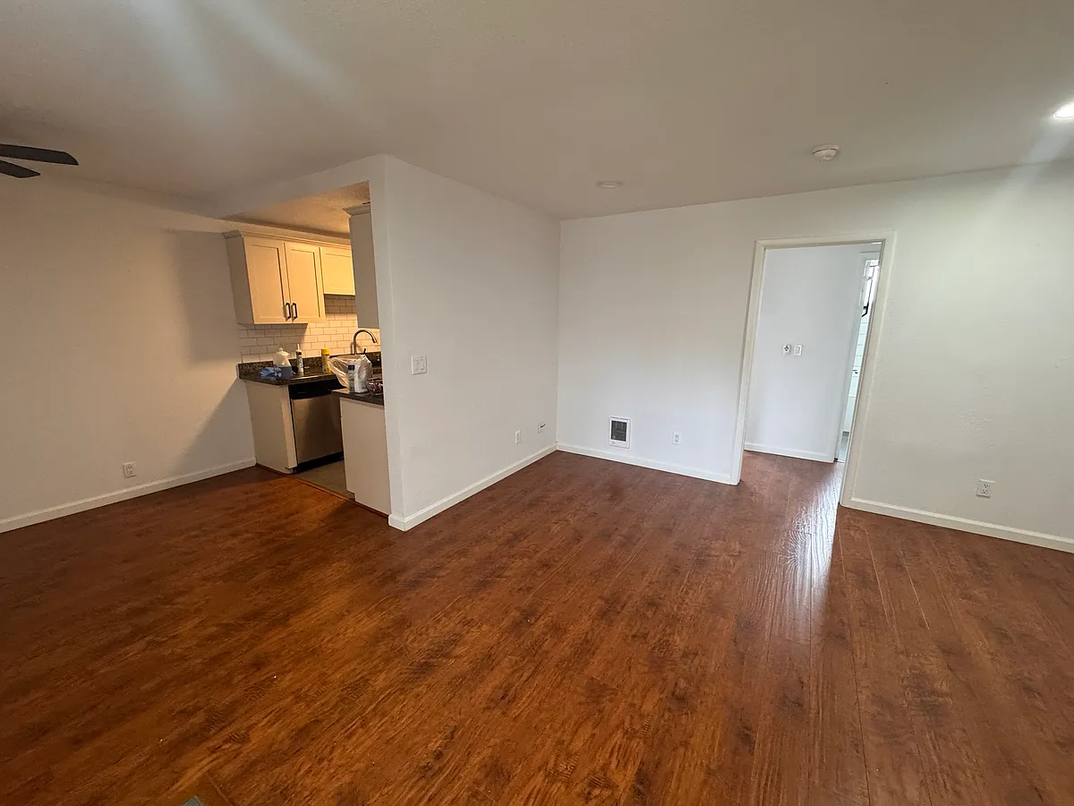 Building Photo - 2556 Chicago St #7