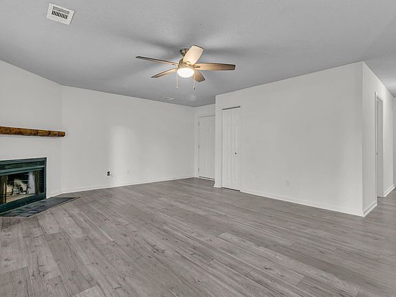 3rd image of 6241 Rolling Fork Rd APT B