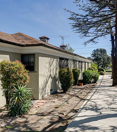 3rd image of 4400 Cahuenga Blvd