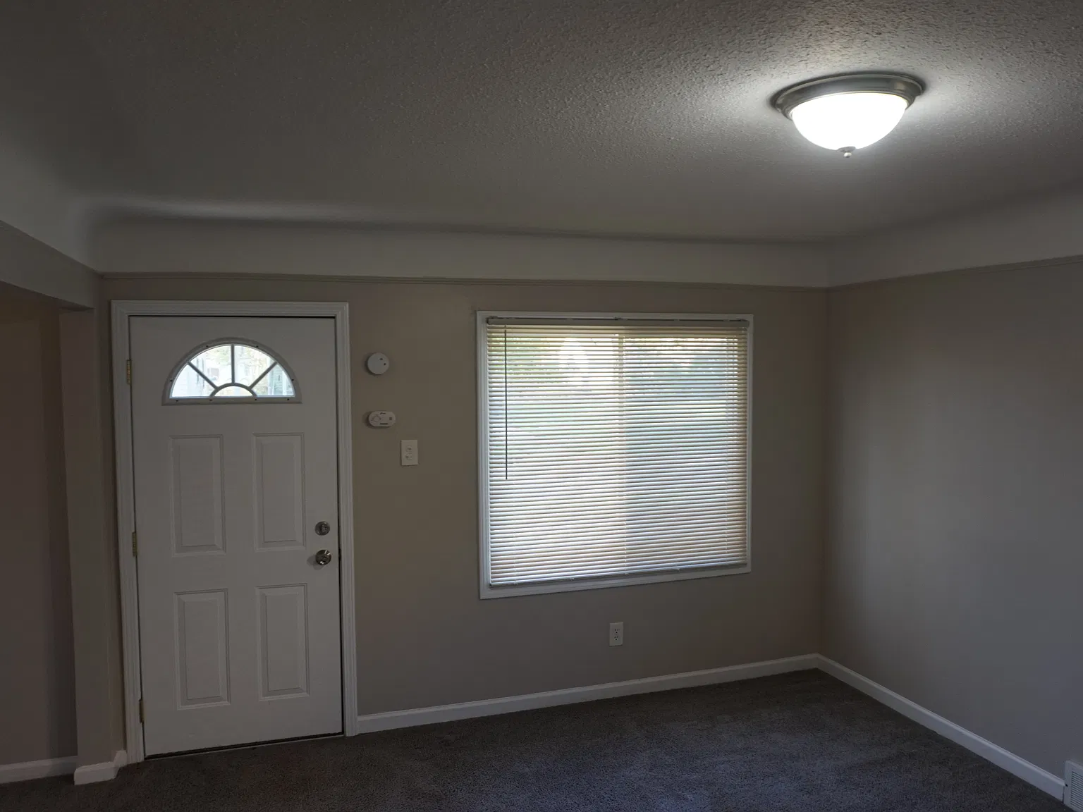 3 bed, 990 sqft, $1,500 — Photo 4