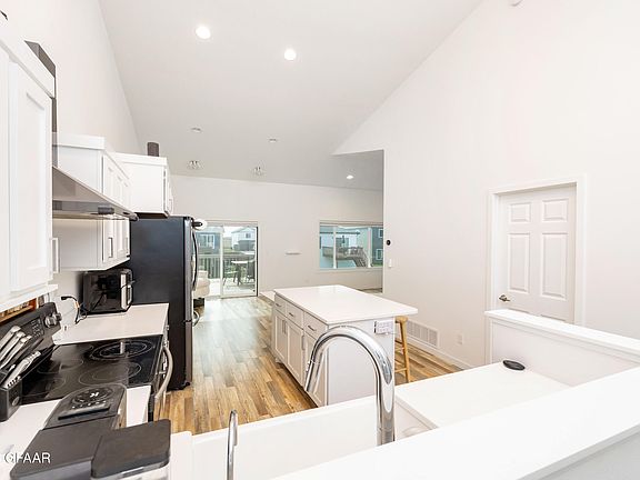 5th image of 975 58th Ave S