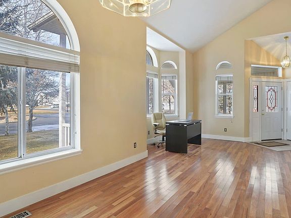 3rd image of 862 S Beck Ct