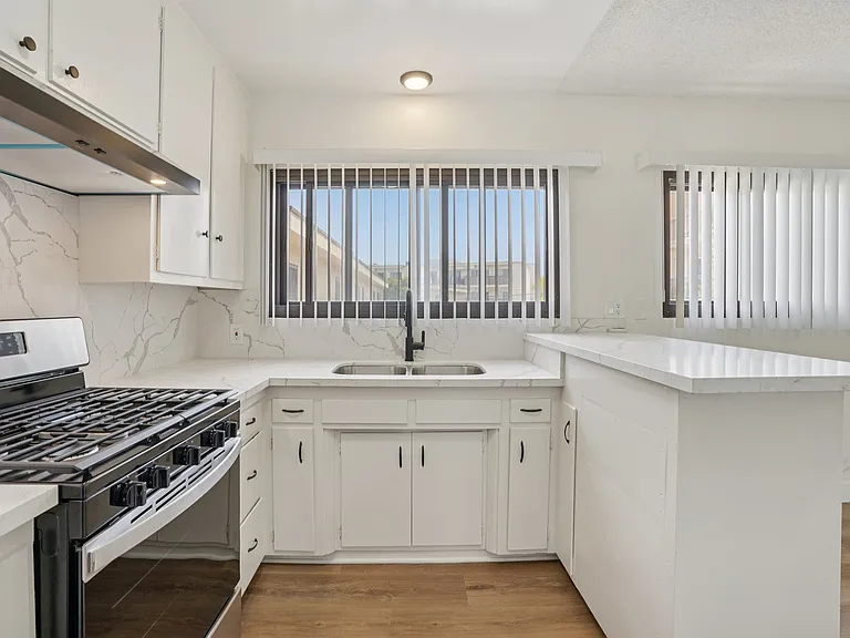 8200 W Manchester Ave — Photo 12