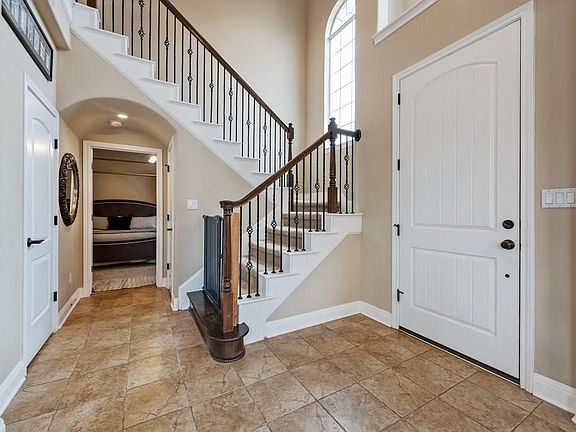 4th image of 110 Glen Heather Ct