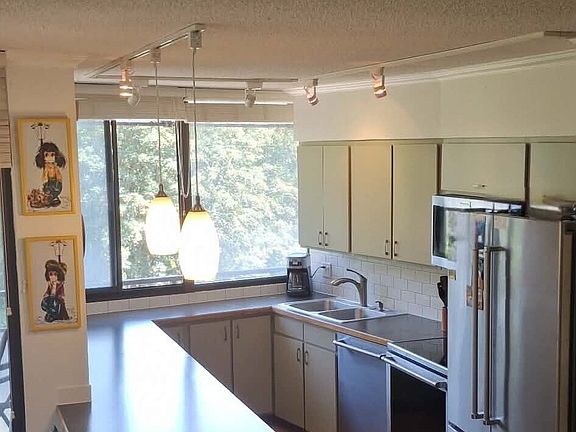 5th image of 1910 Evergreen Park Drive SW #302