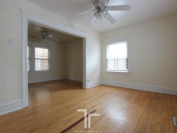 2nd image of 851 W Wellington Ave #U3