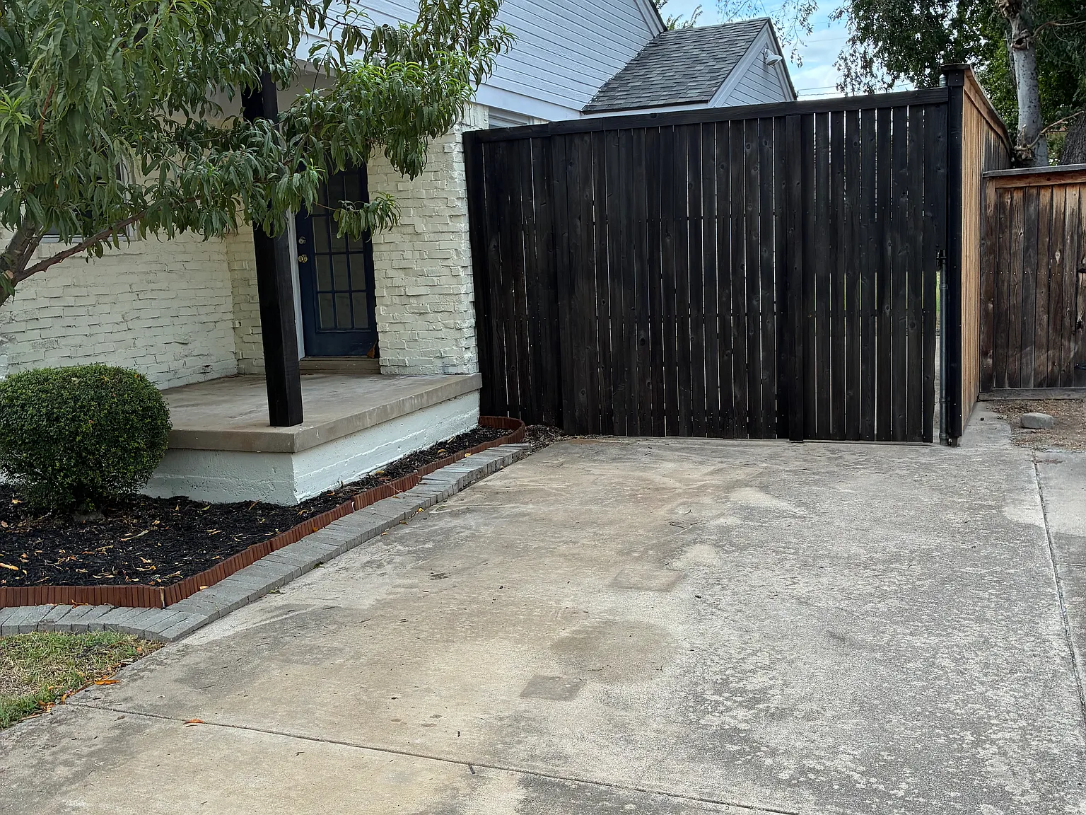 6120 Kenwick Ave — Photo 2