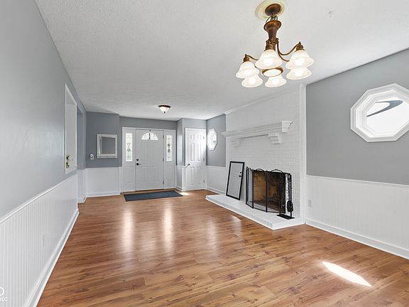 3rd image of 21911 Riverwood Ave
