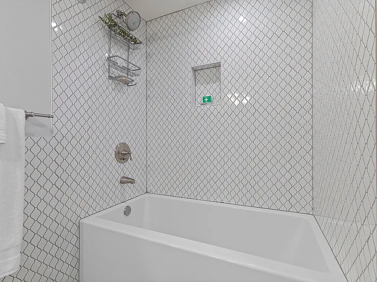 2061 NW Kearney St — Photo 16