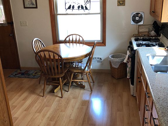 Eat in kitchen