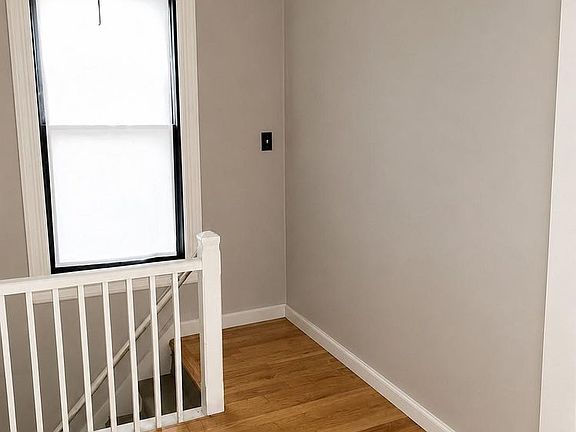 3rd image of 115 Vineyard Ave #B