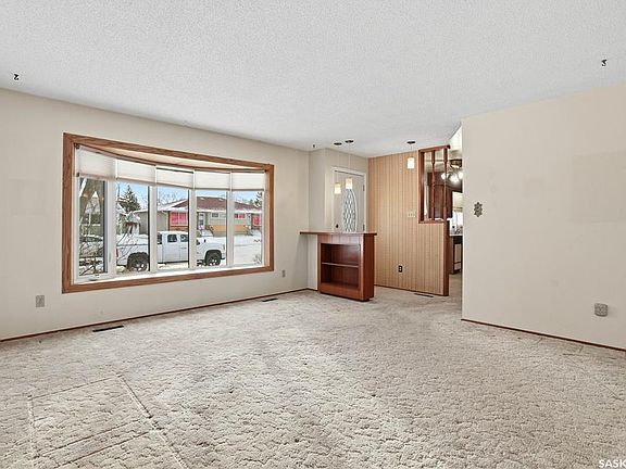 5th image of 30 Cushing Cres