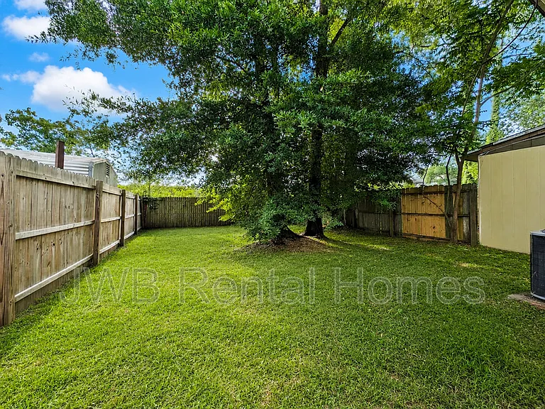 5671 Marathon Pkwy — Photo 10