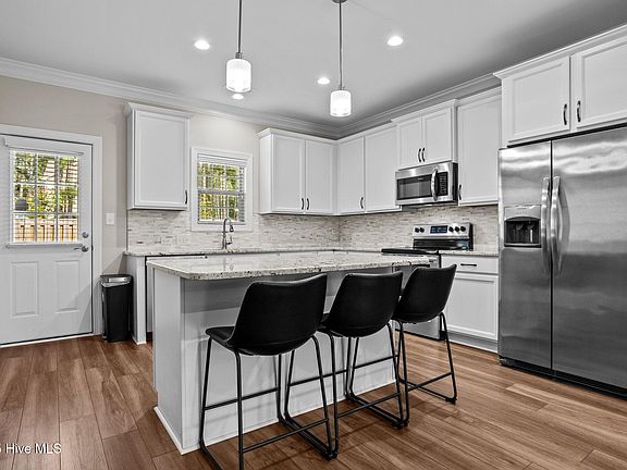 3rd image of 127 Lark Drive