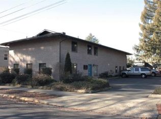 233 NE B St, Grants Pass, OR 97526