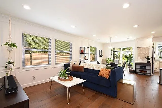 8106 Reading Ave — Photo 9