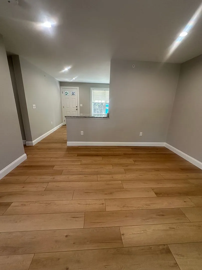 439 Main St — Photo 4