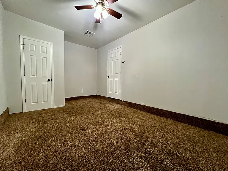 7400 S Drexel Ave — Photo 9