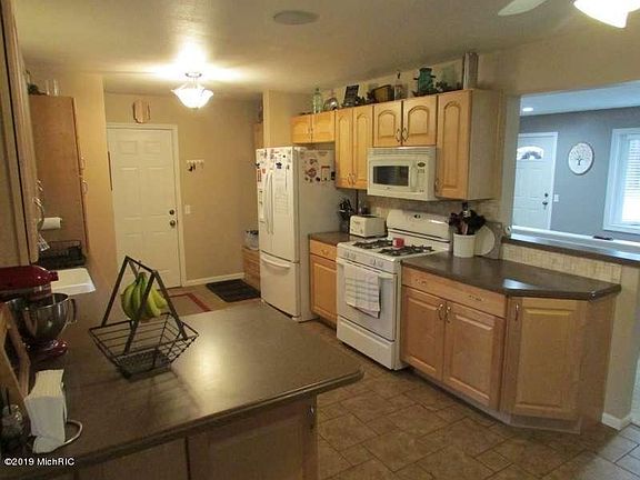2nd image of 2449 Kimberly Dr