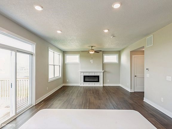 3rd image of 300 NW Rosemont Cir