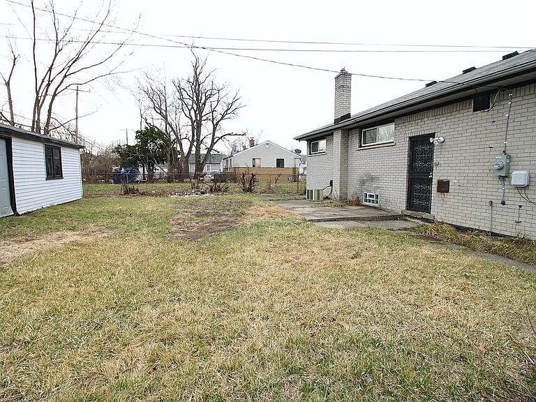 18112 Justine St — Photo 13