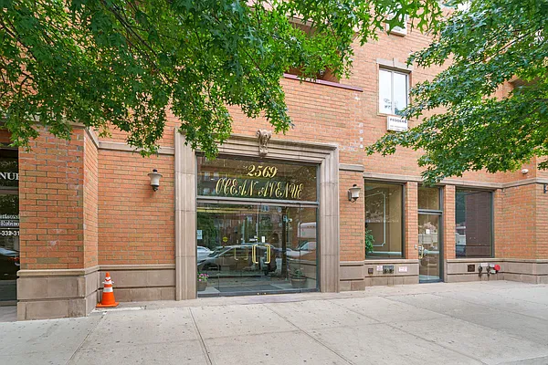 Rented by R New York | media 35