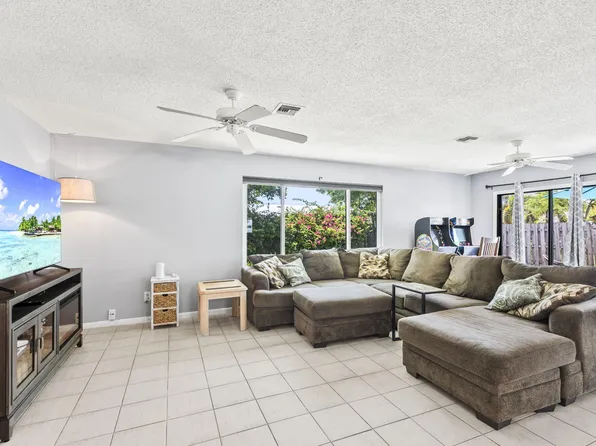 2003 NE Aloe Calle, Jensen Beach, FL 34957