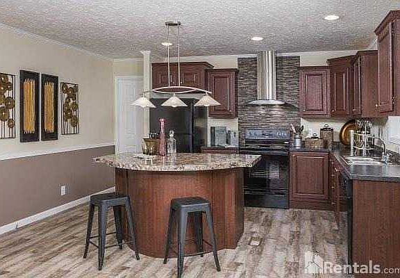 2nd image of 4676 Thoroughbred Dr