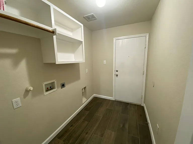 5668 Imperial Meadow Dr — Photo 26