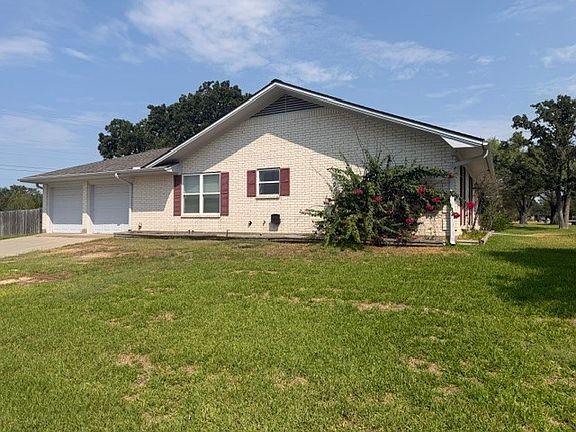 3rd image of 3612 Meadow Oaks Ln