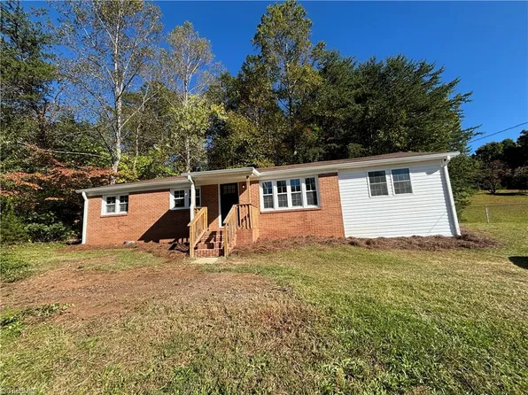 3727 State Highway 66, King, NC 27021