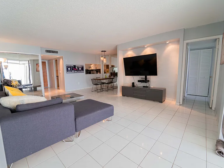 6450 Collins Ave #703 — Photo 8