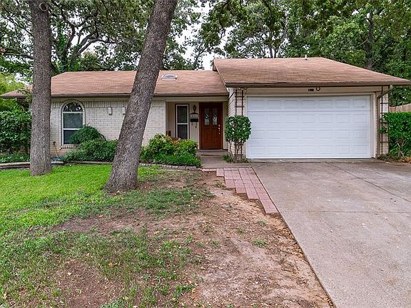 4th image of 411 Lone Oak Cir