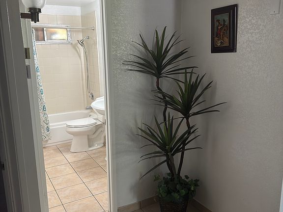 4th image of 4049 E Eugie Ave