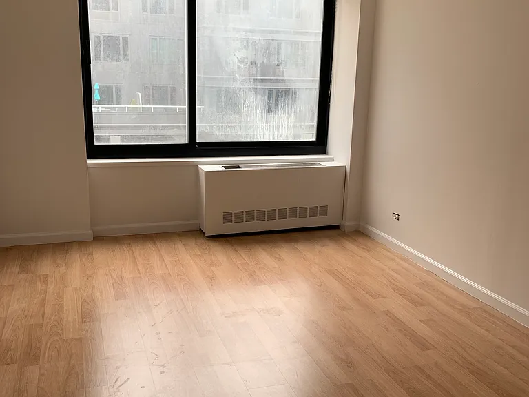 270 W 17th St #2K — Photo 9