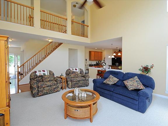 5th image of 22 Chadwick Dr