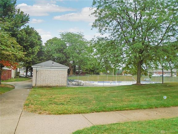 3rd image of 633 Ramblewood Ct