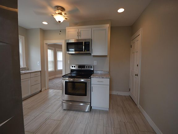 3rd image of 975 Burton Ave #2