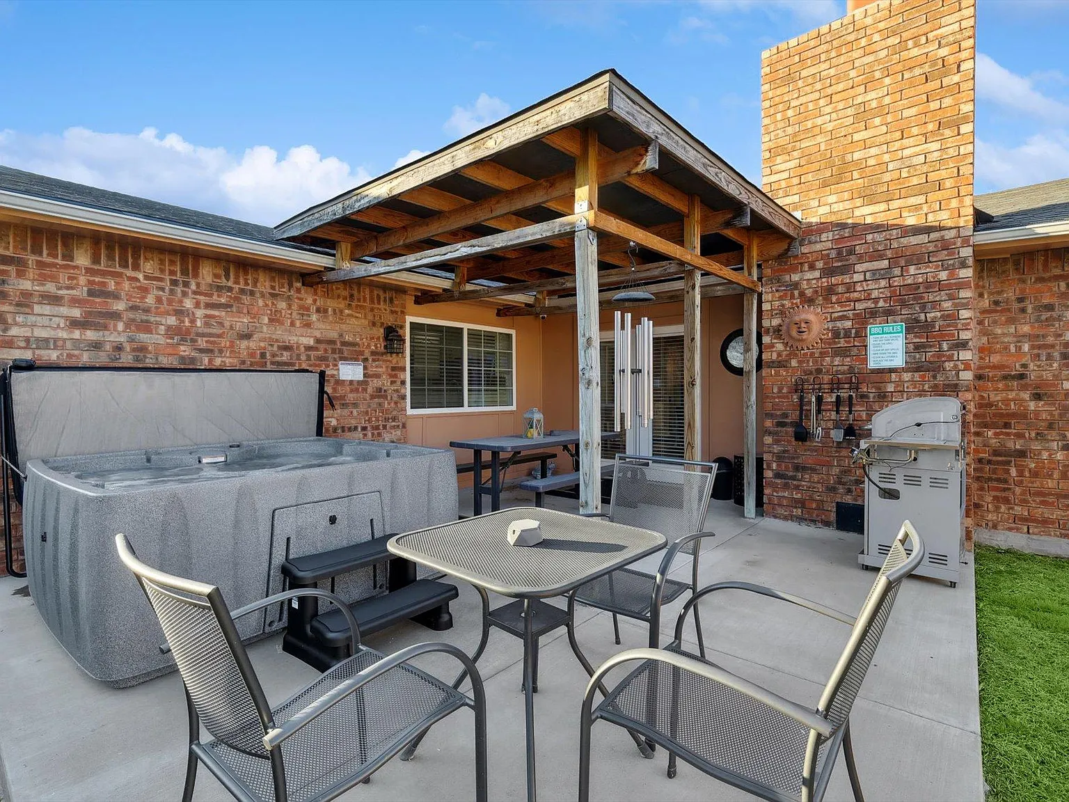 4 bed, 2131 sqft, $7,500 — Photo 2