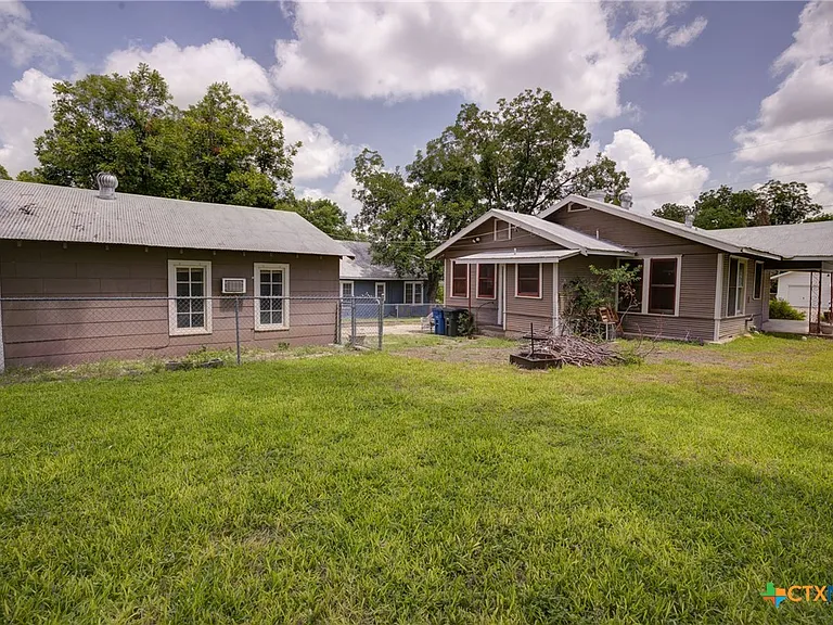 262 Clemens Ave — Photo 17