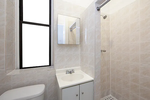 Rented by R New York | media 27